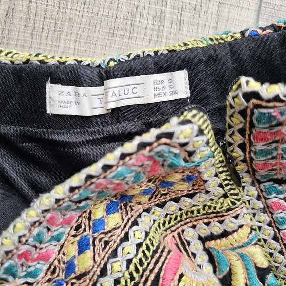 Zara Shorts - Picture 2 of 4